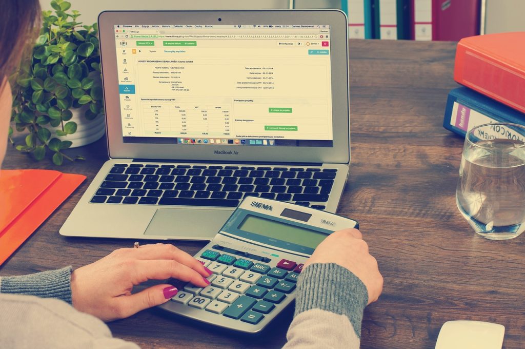 fixed deposit vs lic